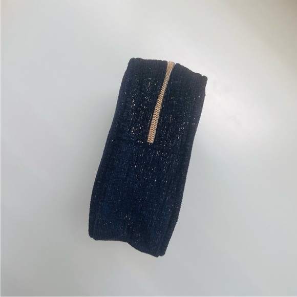 💎 CHANEL Makeup Pouch - Picture 6 of 11